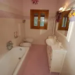 In With Pool Βίλα